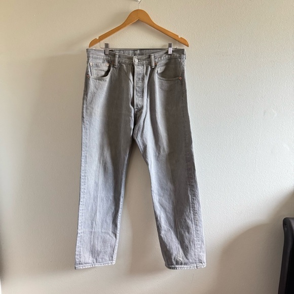 Levi's 501 Mens Gray Jeans size 36x32 - Picture 1 of 8